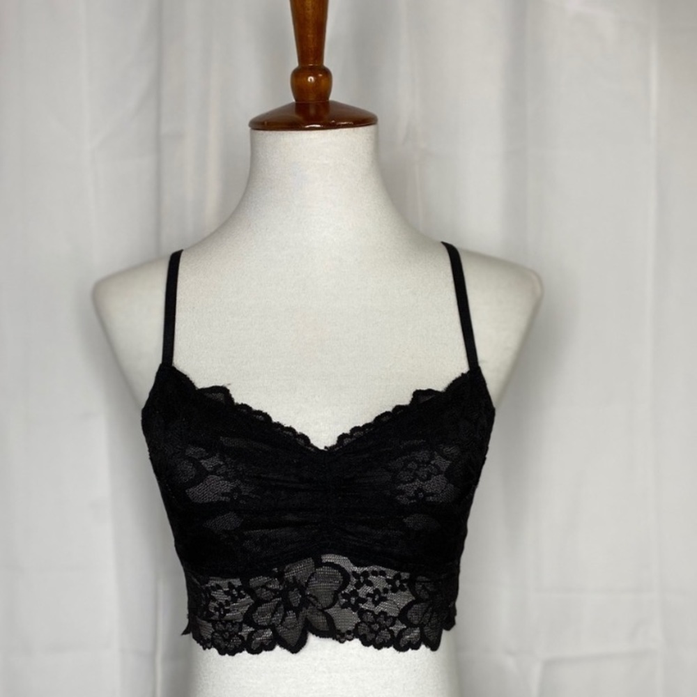 Victoria’s Secret black lace bralette